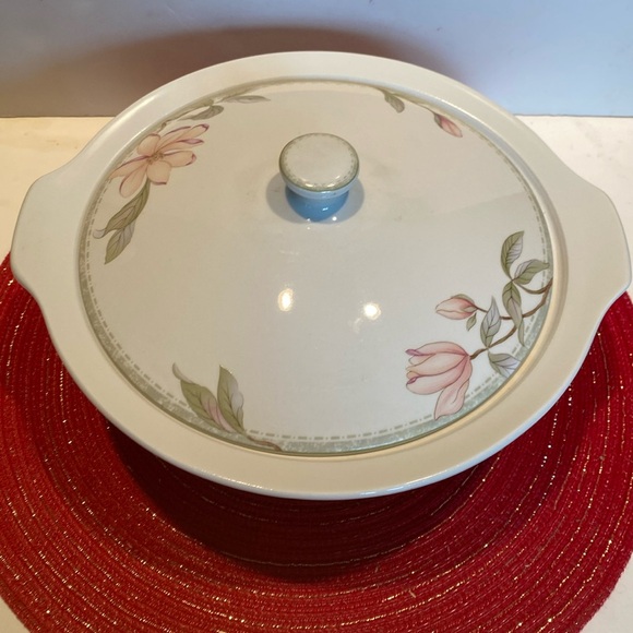 Vintage Oneida, The Select Collection, Savannah Pattern, 2 Quart Casserole Dish - Picture 2 of 4